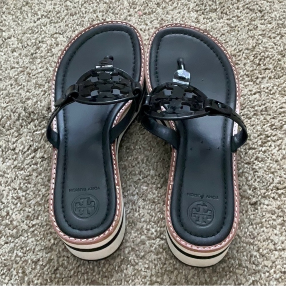 super comfortable and cute authentic Tory Burch platform sandals 👡